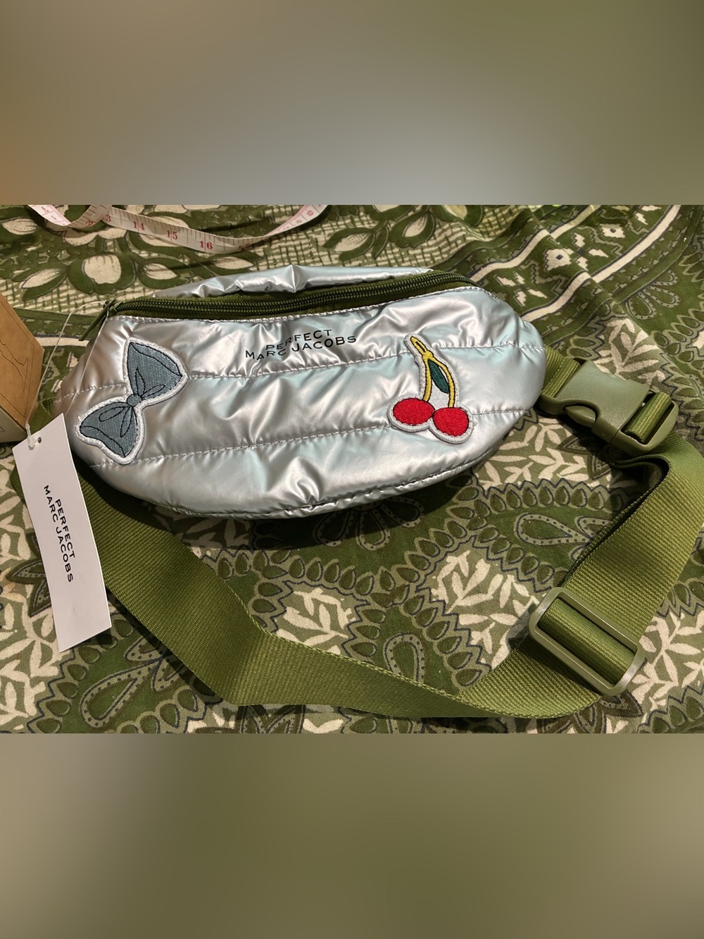 The Perfect Marc Jacobs Metallic Silver Quilted Belt Bag. NWT. Green adjust belt - Picture 3 of 13